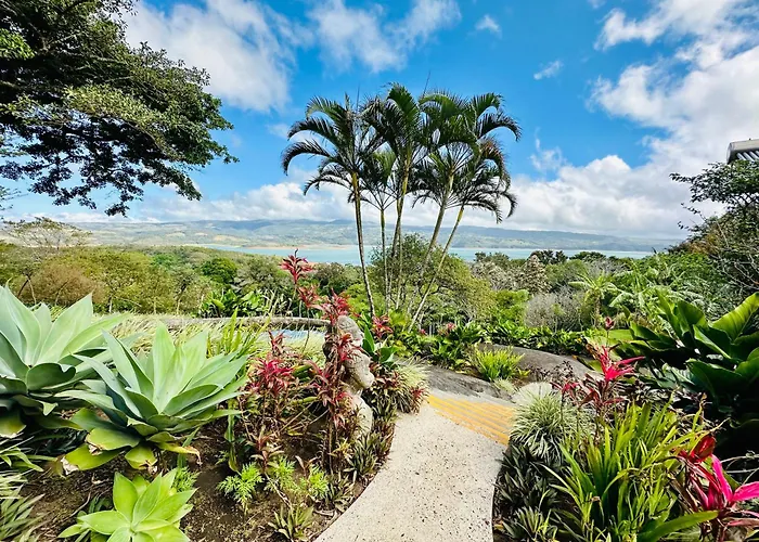 Lake Arenal Brewery & Hotel 2*